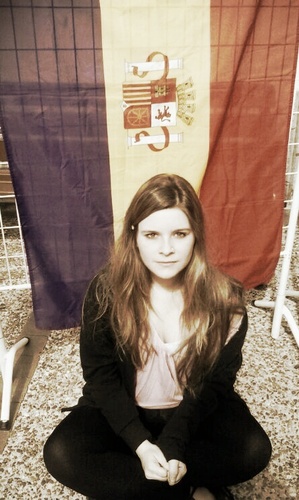 Mi intención es leerte. Aviso, soy una roja peligrosa. Hazte un favor y culturizate. La democracia no existe, son los padres. Yo nunca te quitaría tus derechos.