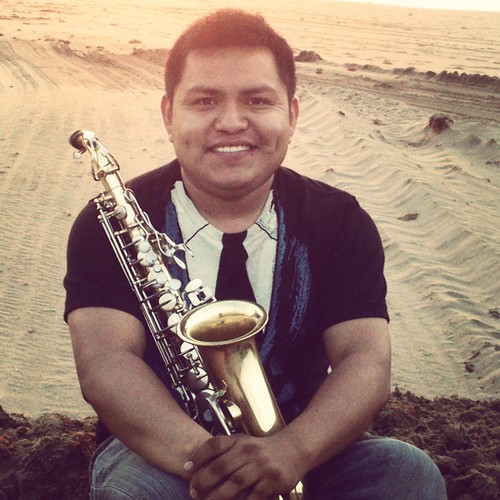 Soy Hispa, me apasiona el Saxo, Amo a mi esposa, a mi familia y a Dios..sigueme.. pero tambien sigue a Dios