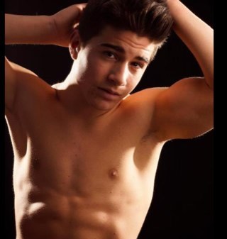 De el 1997
Modelo en TopModelsAndorra, Abercrombie. 
Interessado, chicas.