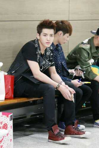 Roleplayer account of 吴亦凡. 90lines.