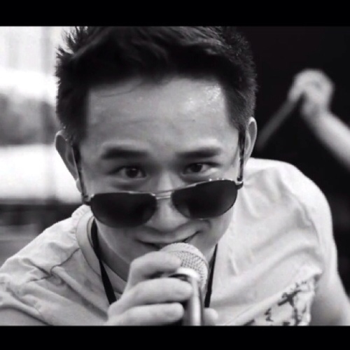 Singapore Twitter Account for the talented @jasondchen Official Facebook Page: http://t.co/mDk3eA4n Official Website: http://t.co/QEUmtjLa #MusicNeverSleeps
