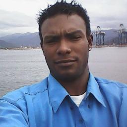 Amo dançar sou solteiro e sou feliz *-* trabalho estudo e danço tenho 24 anos e sou um cara bem extrovertido de mais *-*