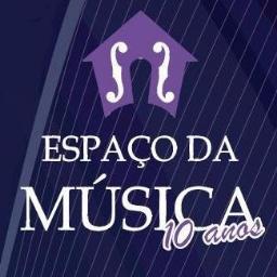 Oferecemos os cursos de Guitarra, Baixo, Bateria, Teclado, Canto, Violão, entre outros. 1ª escola do nordeste licenciada pela EM&T. (81) 3221-5160