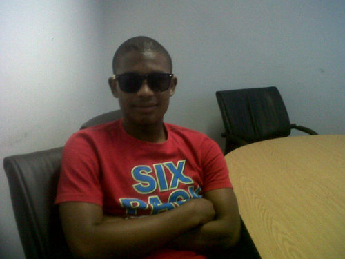 Am a handsum man nd I lyk soccer