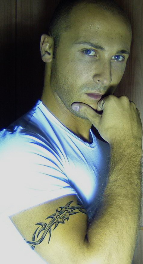 obbrobrio77's profile picture. c'è poco da dire ... ho sbagliato strada e sto cercando di tornare sulla retta via .. ma è tanto tanto tanto dura!!! :D