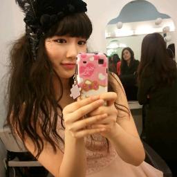 มักเน่ซูจี miss a สวยน่ารักพูดน้อย(มั่ง) 160ตัวอักษรอธิบายไม่หมดหรอก 
  **อยากรู้จักฟอลมาน่ะ**   
  #CASPIAN FAM    *ยิ้ม*☺ 4/1/13