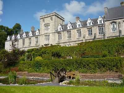 St Beuno's Jesuit Spirituality Centre, North Wales. Seeking to help people to know and love and serve #Godinallthings and become contemplatives in action.