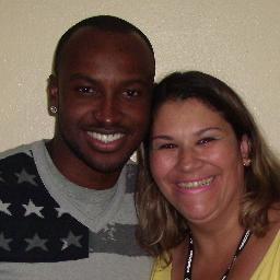 Sou uma pessoa hiper feliz , mãe , trabalhadora e acima de tudo apaixonada por pagode .
