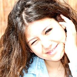 Una parte dice que aun sientes algo. Otra, te quiere hacer ver la realidad.
