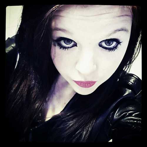 13ys old. I Love FOOD and DANCE♡My Best Friend is the AMAZING Lauren Thompson. And im weird. Thats it really. Just Me:-)