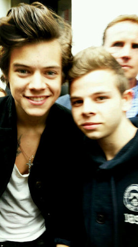 XPapaye's profile picture. Je follow à une condition que tu follow back @Donoolvq :)