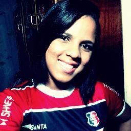 estudante de tec. de enfermagem e apaixonada pelo santa cruz
sou tricolor e sou feliz 
amor fora de serie