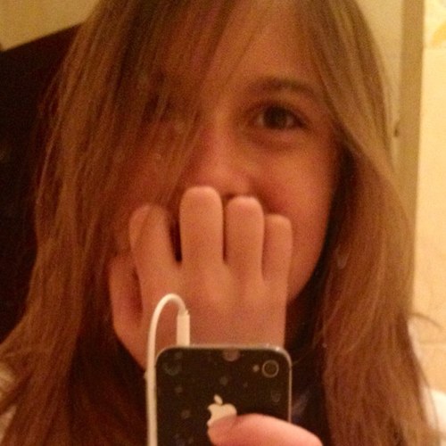 heyy babes, my name is Eva! i luv one direction and London.♥ follow my babe @BrunaVD_x , you'll love her just like a do!⚡