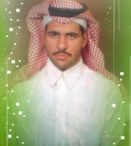 أحب الصالحين ولست منهم   لعلي أنال بهم شفاعة 
وأكره من تجارته المعاصي     ولو كنا سواء بالبضاعة