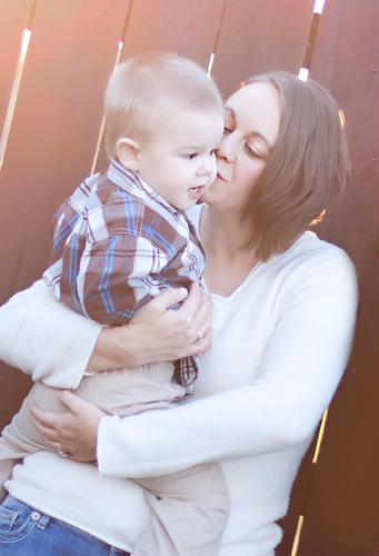 I provide quality, affordable, hand-made products for moms and babies: nursing covers, changing mats, infant carseat covers and much more!