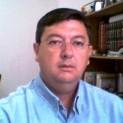 Empresário, atua no ramo imobiliário - consultor de imóveis - na cidade de Holambra/SP e Região