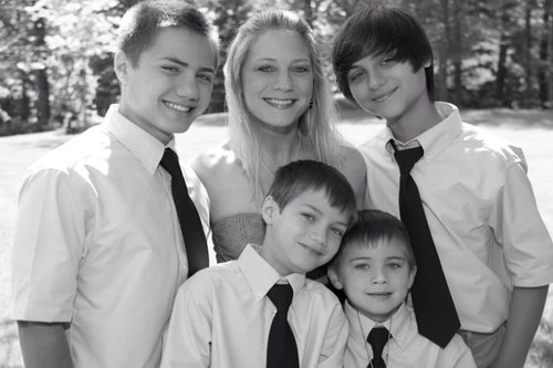 MomEto4's profile picture. My 4 boys, my soulmate, & pups are my reason to Live fully, Laugh often, Love deeply, and BELIEVE ❤ Because in life, it's the little things that truly matter.