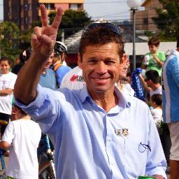 Jorge Tatsch da bicicleta, é Vereador de Novo Hamburgo Pelo PPS. Conhecido como prefeito das pequenas Causas está disposto a te  ouvir. Um abraço!Jorge Tatsch!