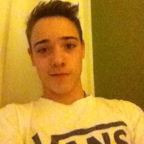 Skater/uitslapen/nassau/13jaar /metal/bring me the horizon/of mice and men/muziek/       /ANTI tieneraccounts/ en de rest komt nog wel/ klangkarussell-sonnetanz