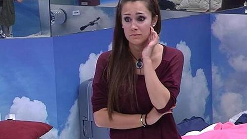 Porque se merce es maletín más que nadie ,aunque sólo sea por ver la cara Omar y lucía .Argi siempre