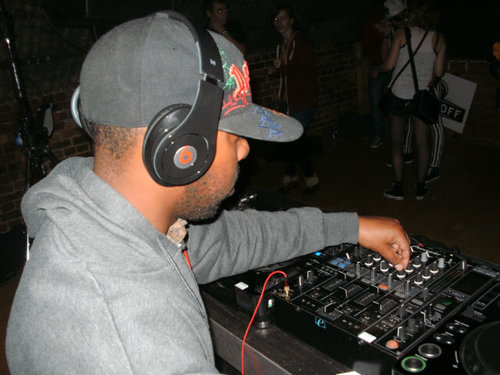 Dj,Radio Host,Producer for dj bookings deejayreevo@gmail.com insta deejayreevo add that
