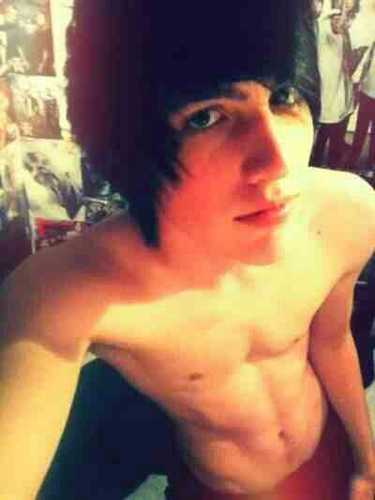 sofakeirish's profile picture. I'm chase i'm irish but I live in new york i go to college // he sounds like sex on the radio// i'm gay