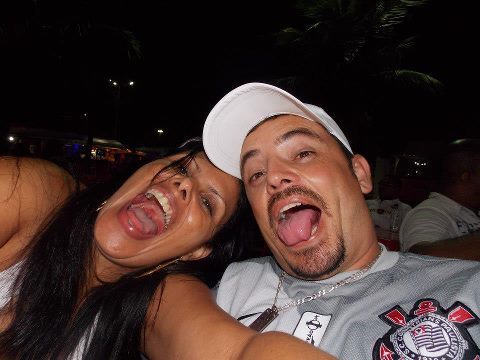 Amo morar na praia tomar uma cervejinha gelada e ver meu timão ganhar, adoro a vida e dançar é meu robby.