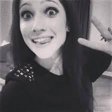 Hola fans amijos estoy muy feliz besos fans amijos