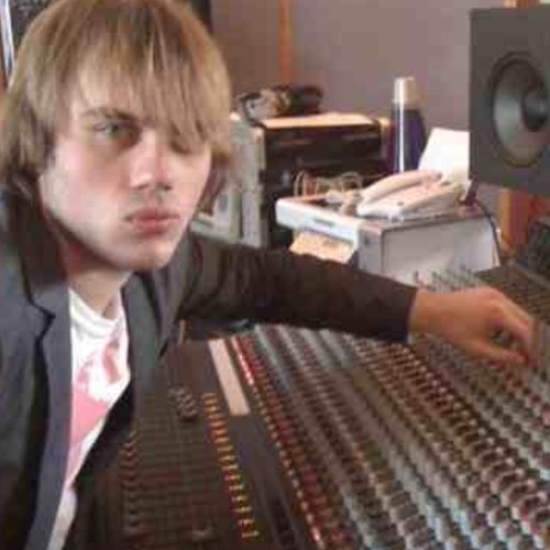 ryanape's profile picture. Hi There, Im new to twitter just getting my head around it lol. I am the frontman and main songwriter for The Peppermint Apes