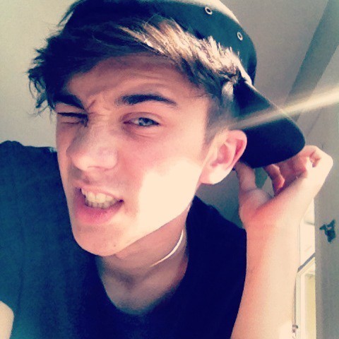16,Single,Bad boy,Flirt.