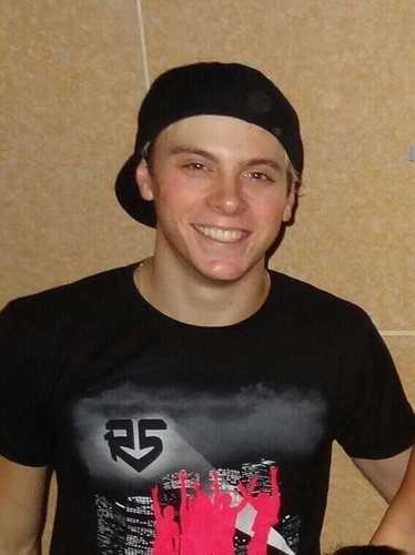 Riker's a sexy ass k. Riker is perfection. Follow if you love him and R5!!! Riker fan account. @Jill_Walshr5 is my other account! #Jiker 4ever!