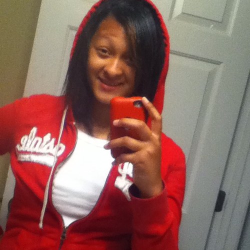 I am a girl tht aint gonna let walk all over mhe or talk shit bout mhe it may happen once but not twice