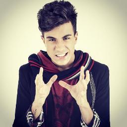 Todos os dias eu olho para o céu e agradeço a Deus por você existir e com isso, dar sentindo a minha vida. @PeluRestart (L) Dona: Bruna Mod.: @BarrigadoPelu
