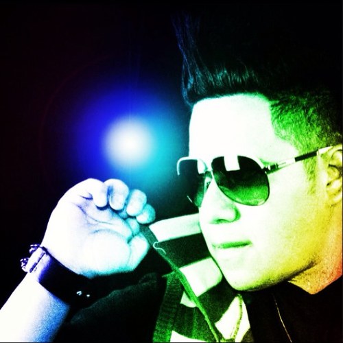 Cantante/Compositor Integrante del duo @JOSHUAyDENNIS_ Cuenta Oficial De YouTube http://t.co/yYYlOQxJ