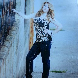 MeghanShanay's profile picture. Graduating on May 24th!