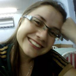Sou a Lezinha: 24 anos, palmeirense, engenheira hawaiiana, não sei dançar e nem fazer bola de chiclete, capricorniana e a @Flavinhaohm é o amor da minha vida.