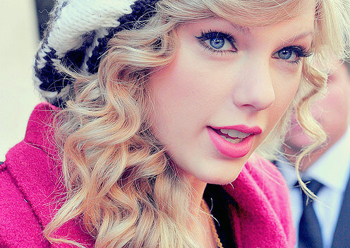 American country pop singer-songwriter, guitarist and actress | 89's #britishfams