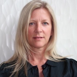 Longtime realtor and new tweeter, blogger, face booker, and mother of one busy toddler. Living and selling the dream.