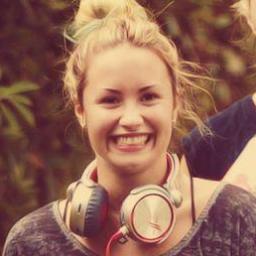 @ddlovato RT'd me twice :D
April 17th BEST DAY OF MY LIFE... DEMI IN CONCERT :'D♥ 
Glee *-* Brittana/Heya♥ 
Harmonizer
@allybrooke followed me 1/6 5H
