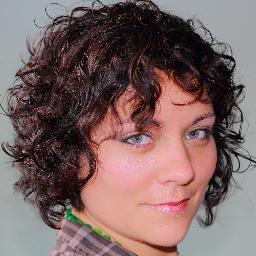 psycholoog-trainer geïnteresseerd in communicatie, drijfveren&gedachten. Bekijkt de wereld door de positieve bril, houdt van koken, dynamisch Amsterdam&reizen