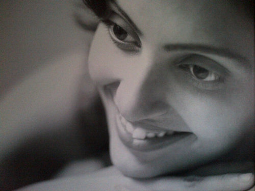 I always try n find happiness in small things ,rather waiting 4 bigger ones ! True nature lover!weakness - MOVIES!
