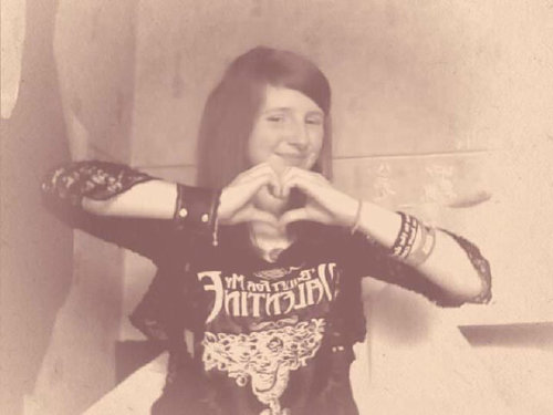 Love music :) BFMV, BVB, Papa Roach,A7x,  BMTH, AA, Slipknot  :) love xxx ♬we are the fallen angels♬i wanna be a Smurf xxxx
