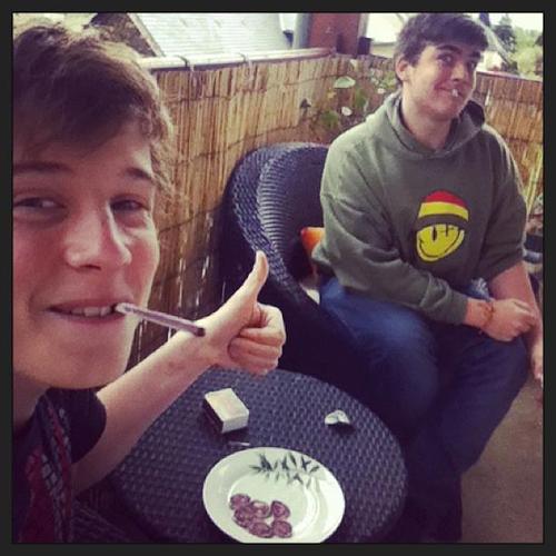 KvinDumas's profile picture. Youtuber, violeur, et j'en passe ont me surnome le concepteur pourquoi ? Je ne sait pas :)