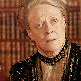 Condesa viuda de Grantham. Pf, cosas modernas a mí... ¿Qué es un fin de semana? En Downton mando yo, sólo que Robert no se ha dado cuenta.