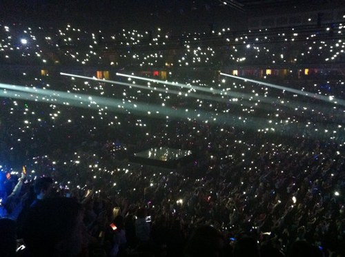 I turn my music up, I got my records on, I shut the world outside until the lights come on... 2/5 ☺
