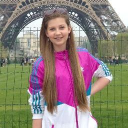 Hi! I am Natalie from Czech Republic.I am Directioner:) I love Harry Styles and One Direction!:) If you follow me I follow back xoxx