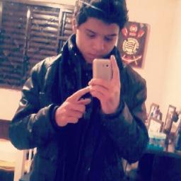 Souu o garotiinhoo q seii a hora d brincar zuar ..
falar serioo , see amigoo , ficaa ketoo , dar
O meniiinoo   conselhoos..' eTc ..