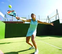 Todo sobre #padel: Noticias, entrenamiento, análisis de palas, trucos y consejos para mejorar tu juego.Me encanta el padel y el fitness Tu entrenadora personal!