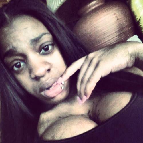 #TeamEntertainer #TeamCancer #TeamBisexual.. On IG Pebblesfulansky ♥