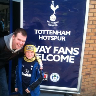 Regional Sales Executive for DPD Group. Loves the Stone Roses, big Spurs fan.